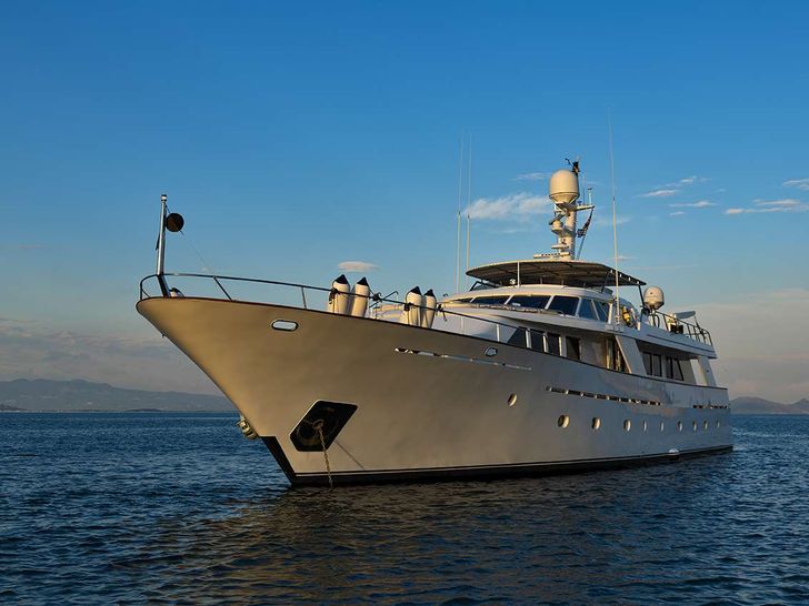 NIGHTFLOWER - Codecasa 114 ft.,side profile NIGHTFLOWER - Codecasa 114 ft.,side profile