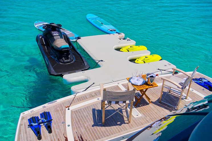 Charter Yacht DADDY`S $ - Sunseeker 75 - 3 Cabins - Nassau - Exumas - Bahamas