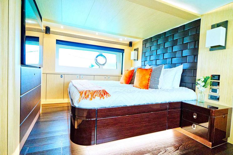 Charter Yacht DADDY`S $ - Sunseeker 75 - 3 Cabins - Nassau - Exumas - Bahamas