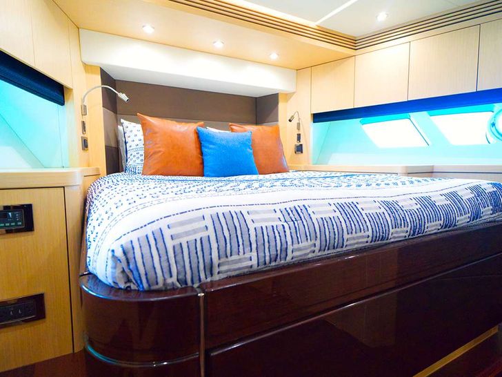DADDY'S $ - Sunseeker 75 ft.,VIP cabin DADDY'S $ - Sunseeker 75 ft.,VIP cabin