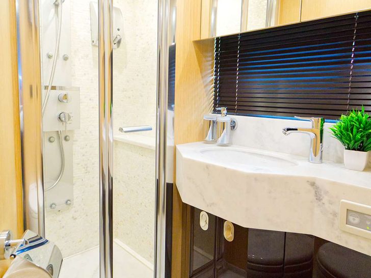 DADDY'S $ - Sunseeker 75 ft.,VIP cabin bathroom DADDY'S $ - Sunseeker 75 ft.,VIP cabin bathroom