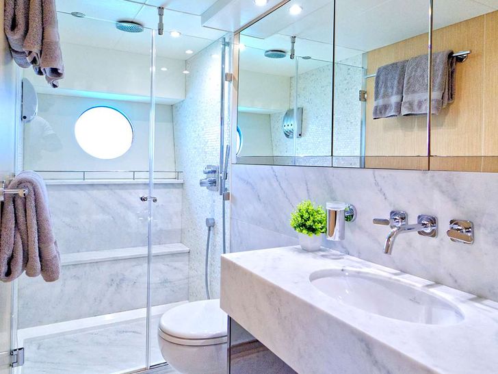 DADDY'S $ - Sunseeker 75 ft.,master cabin bathroom DADDY'S $ - Sunseeker 75 ft.,master cabin bathroom