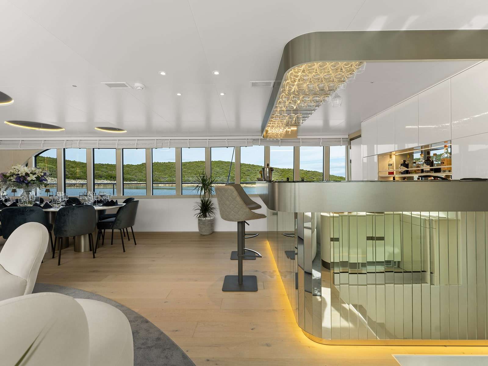 MAXITA Custom Sailing Yacht 39m - saloon bar