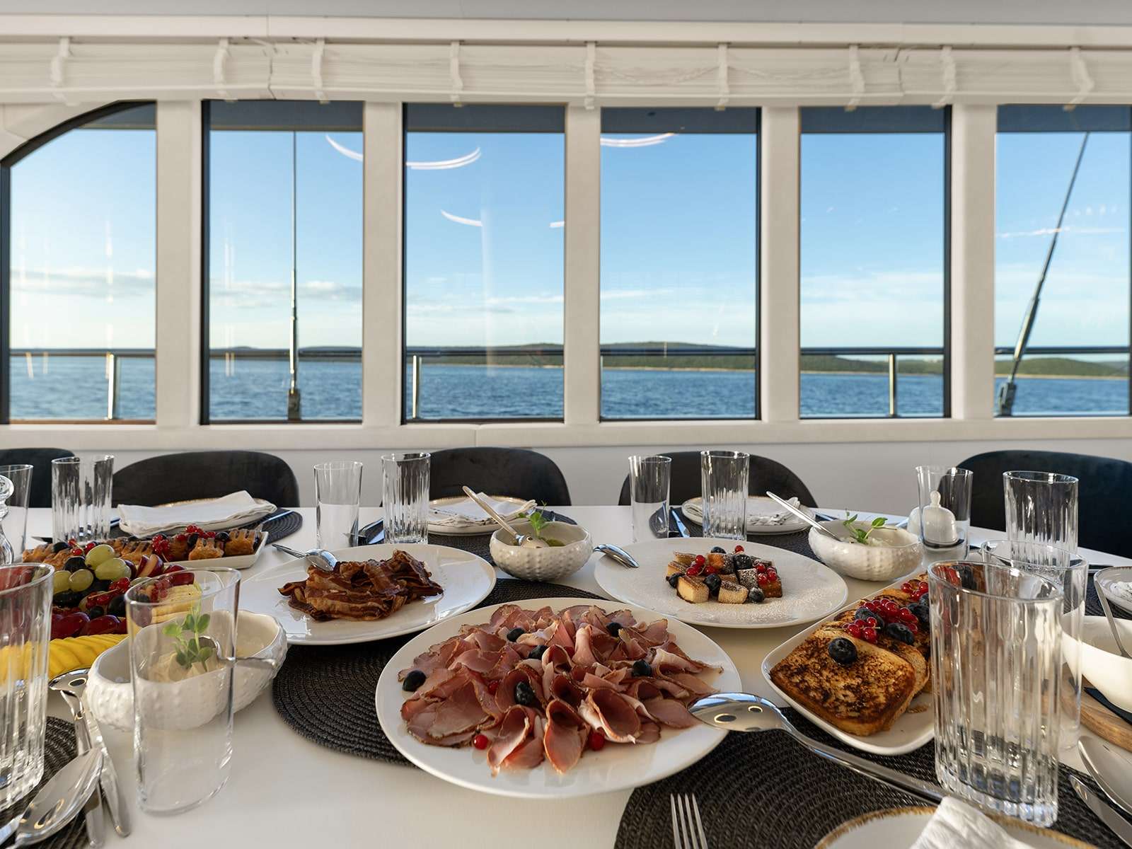 MAXITA Custom Sailing Yacht 39m - indoor dining set up