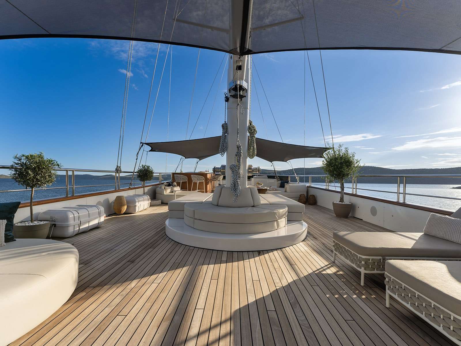 MAXITA Custom Sailing Yacht 39m - sundeck
