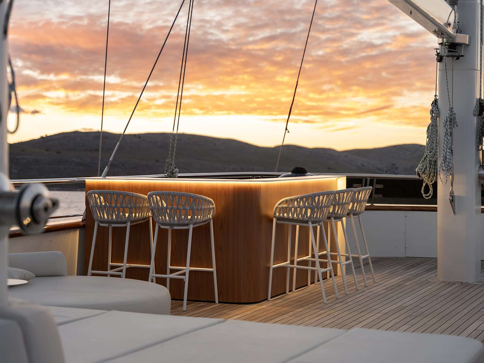 MAXITA Custom Sailing Yacht 39m - sundeck bar