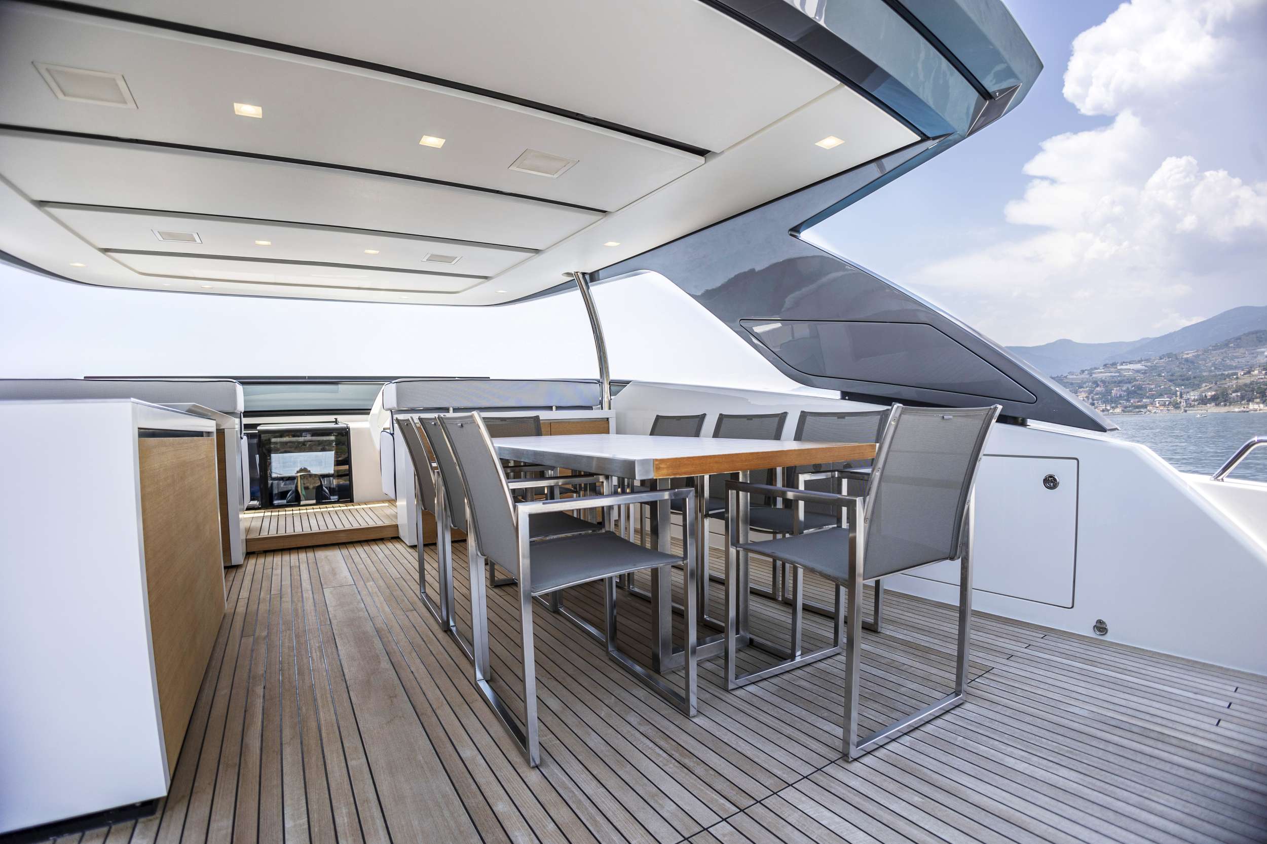 AMAN Sanlorenzo SL96 - sundeck alfresco dining area