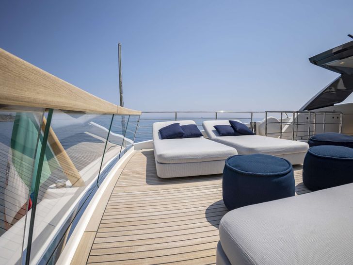 AMAN Sanlorenzo SL96 - sundeck sunbeds AMAN Sanlorenzo SL96 - sundeck sunbeds