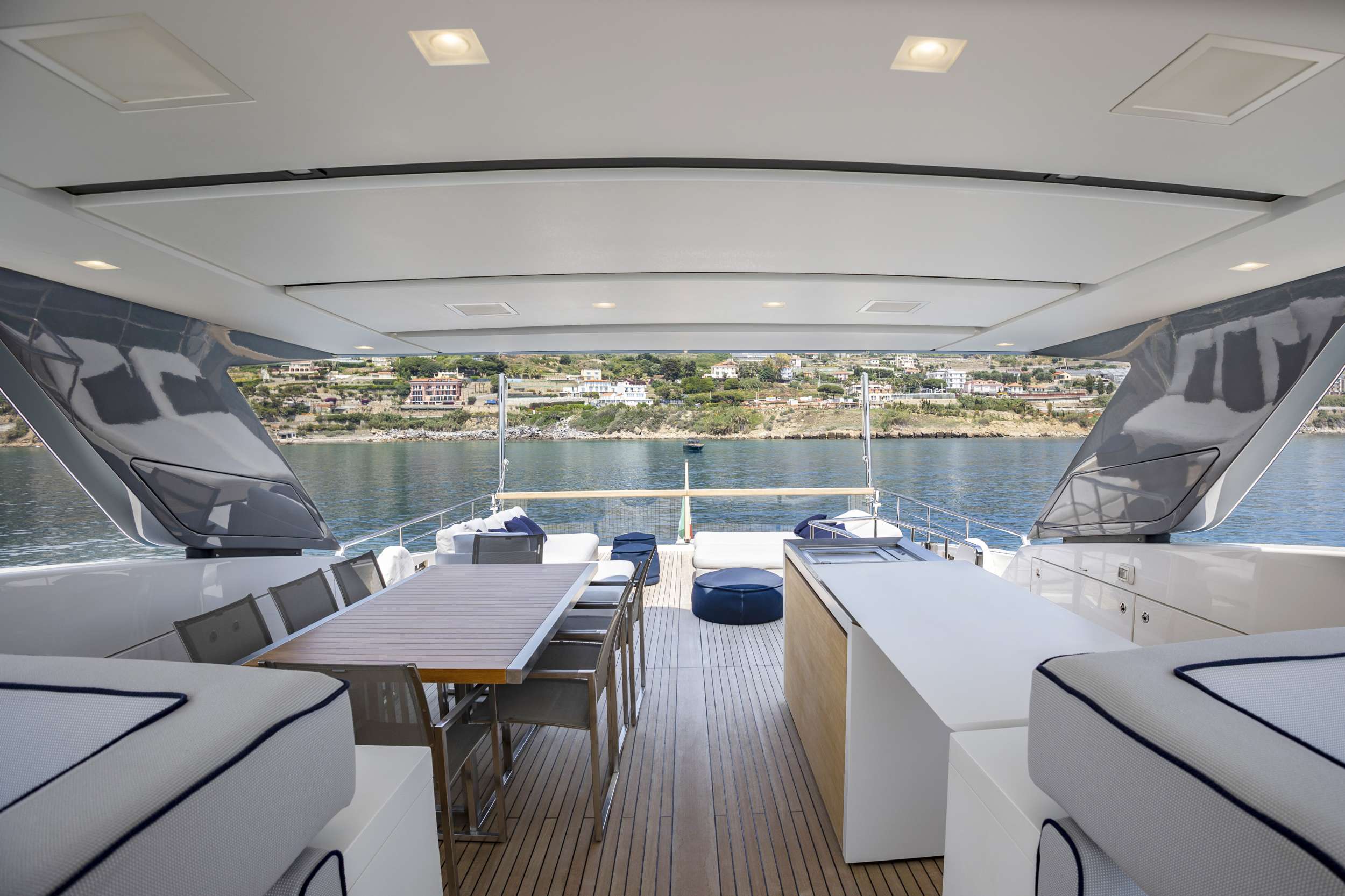 AMAN Sanlorenzo SL96 - sundeck dining area and bar