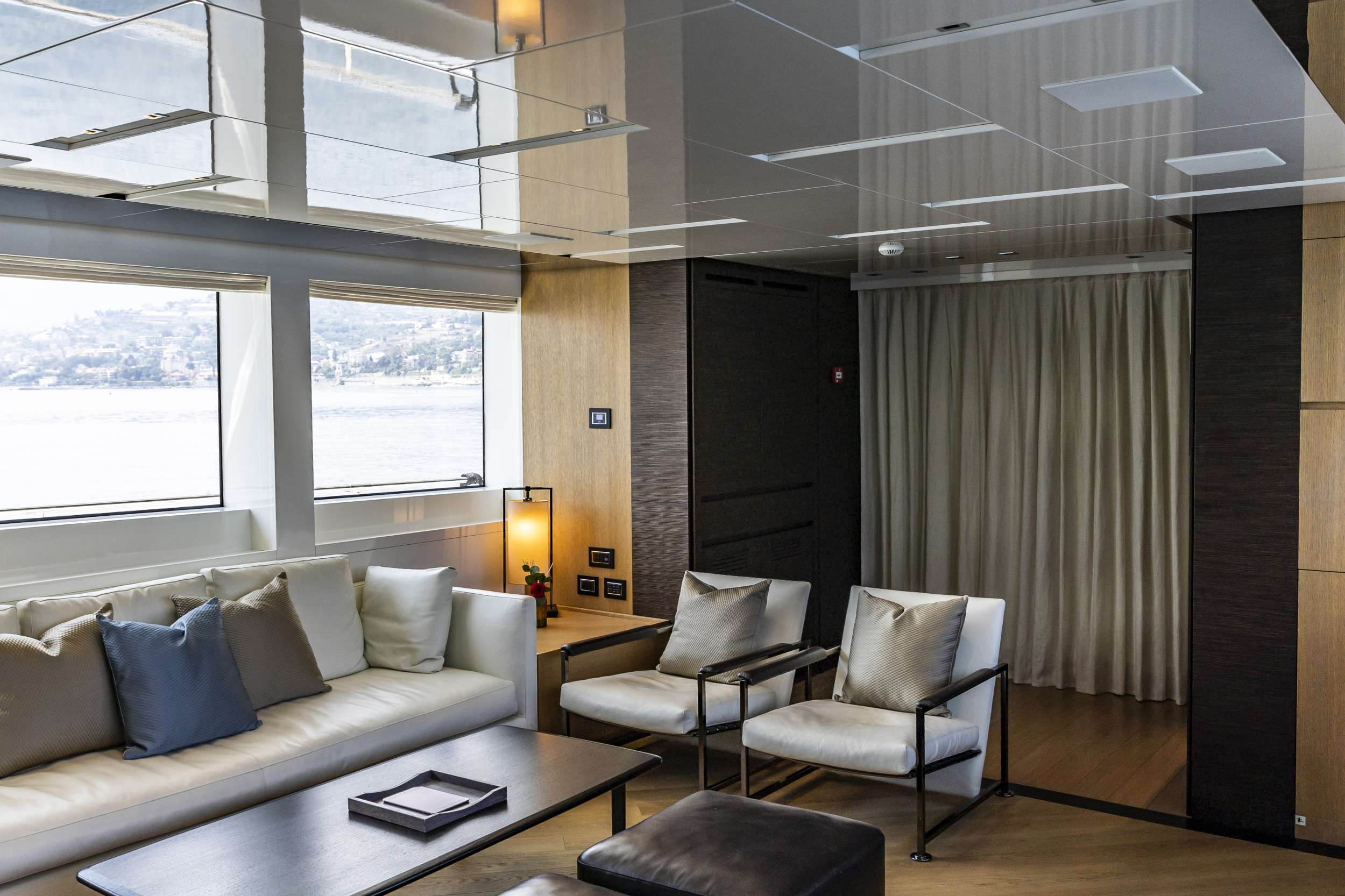 AMAN Sanlorenzo SL96 - saloon lounge with massive glass windows