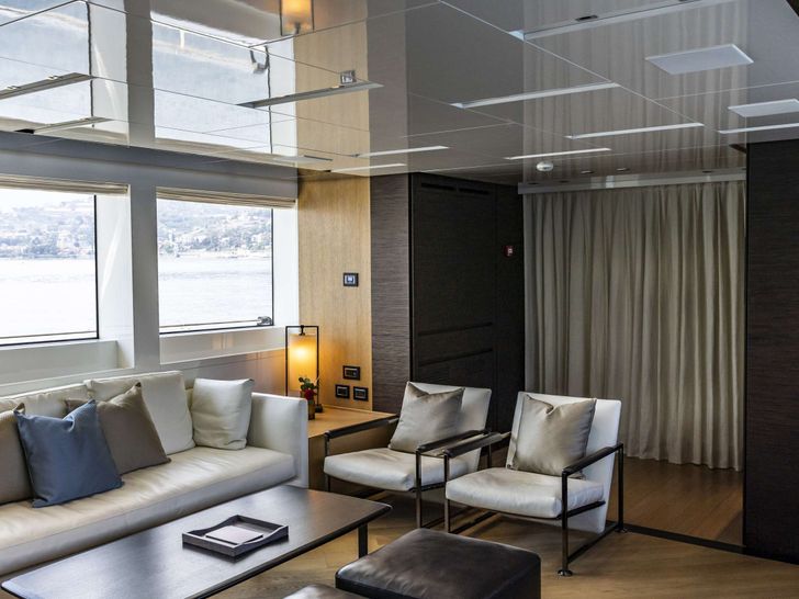 AMAN Sanlorenzo SL96 - saloon lounge with massive glass windows AMAN Sanlorenzo SL96 - saloon lounge with massive glass windows