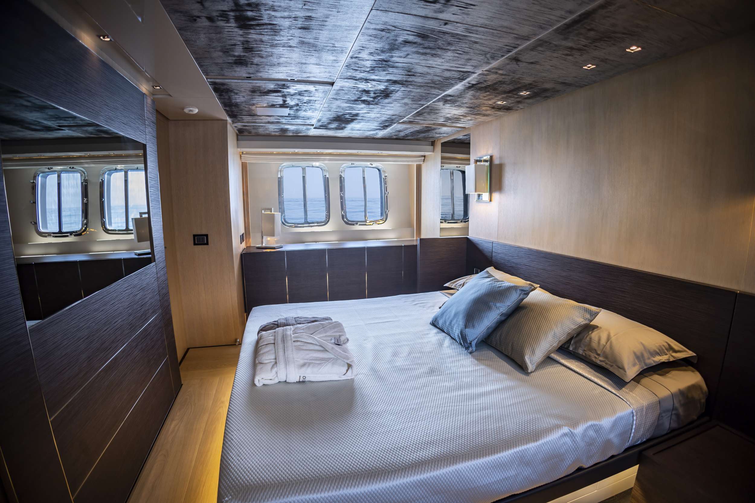 AMAN Sanlorenzo SL96 - master cabin