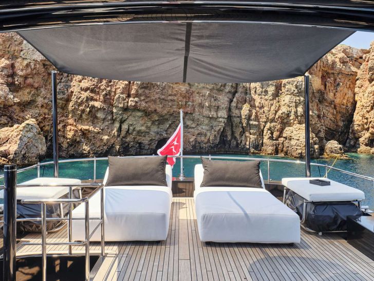 ABILITY Codecasa 41S - flybridge aft sun beds ABILITY Codecasa 41S - flybridge aft sun beds