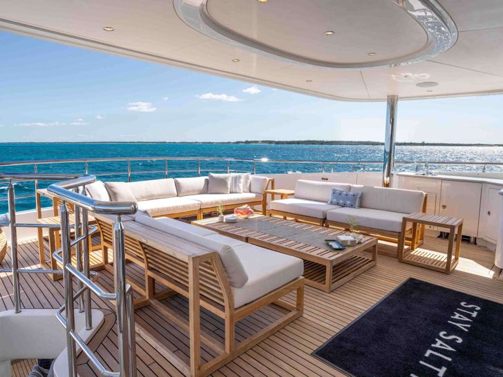 STAY SALTY Horizon P130 - bridge deck aft with bar STAY SALTY Horizon P130 - bridge deck aft with bar