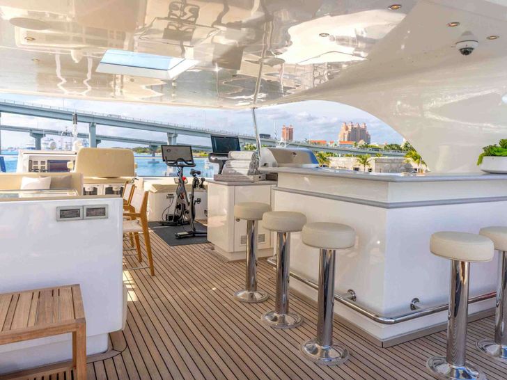 STAY SALTY Horizon P130 - sun deck bar and kitchenette STAY SALTY Horizon P130 - sun deck bar and kitchenette