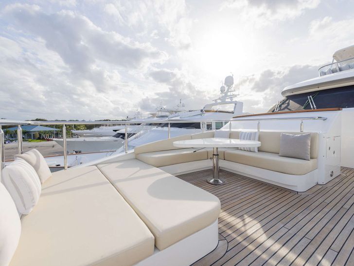 STAY SALTY Horizon P130 - foredeck lounge STAY SALTY Horizon P130 - foredeck lounge