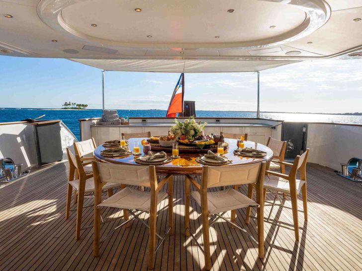 STAY SALTY Horizon P130 - aft deck dining STAY SALTY Horizon P130 - aft deck dining