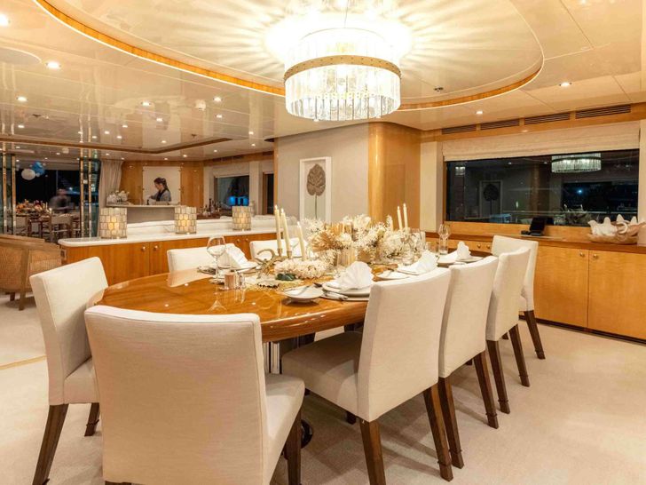 STAY SALTY Horizon P130 - main dining area STAY SALTY Horizon P130 - main dining area