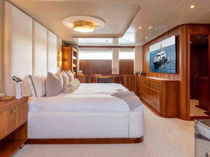 STAY SALTY Horizon P130 - master cabin main deck STAY SALTY Horizon P130 - master cabin main deck
