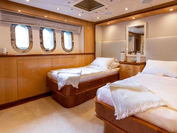 STAY SALTY Horizon P130 - twin cabin 2 STAY SALTY Horizon P130 - twin cabin 2