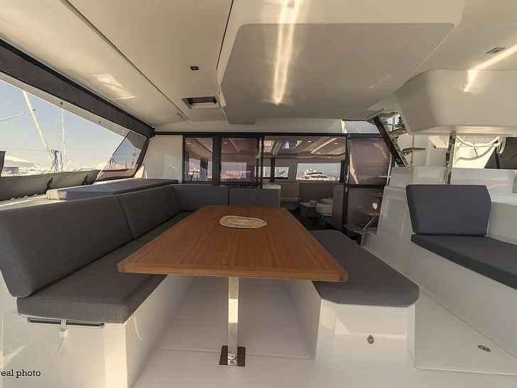 PAPA CHARLIE Fountaine Pajot Aura 51 - flybridge PAPA CHARLIE Fountaine Pajot Aura 51 - flybridge