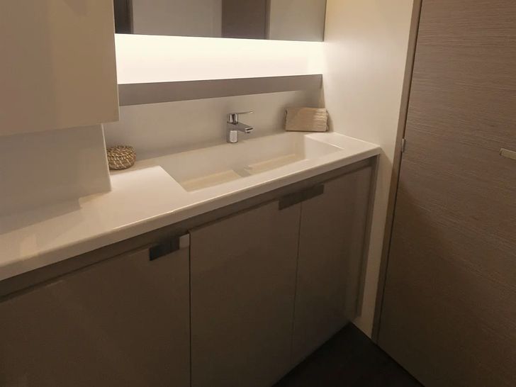 PAPA CHARLIE Fountaine Pajot Aura 51 - cabin 3 bathroom PAPA CHARLIE Fountaine Pajot Aura 51 - cabin 3 bathroom