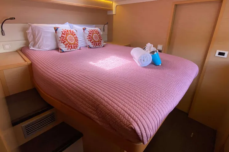 Charter Yacht VENTANA AL MAR - Lagoon 52 - 5 Cabins - Drowned Cayes - Goff's Caye - St. George`s Caye - Belize