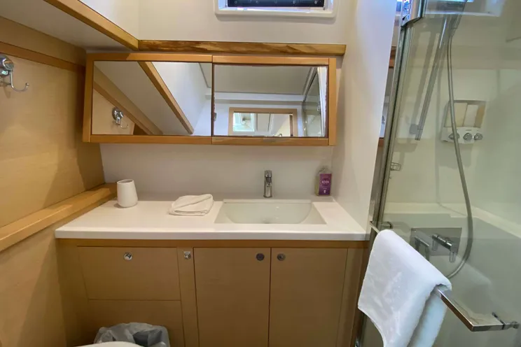 Charter Yacht VENTANA AL MAR - Lagoon 52 - 5 Cabins - Drowned Cayes - Goff's Caye - St. George`s Caye - Belize