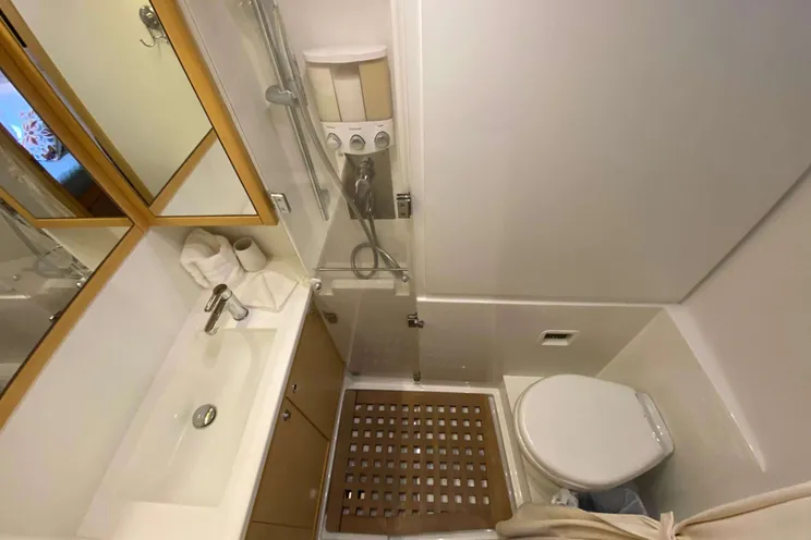 Charter Yacht VENTANA AL MAR - Lagoon 52 - 5 Cabins - Drowned Cayes - Goff's Caye - St. George`s Caye - Belize