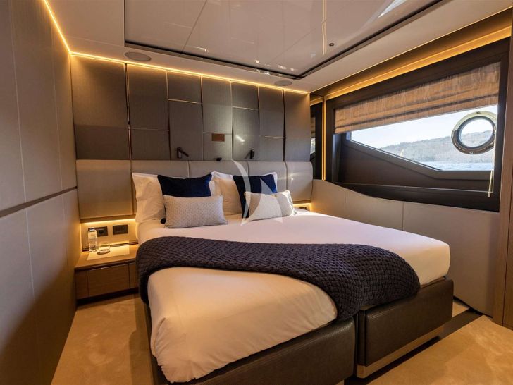MY SCORPION Sunseeker 100 - VIP cabin MY SCORPION Sunseeker 100 - VIP cabin