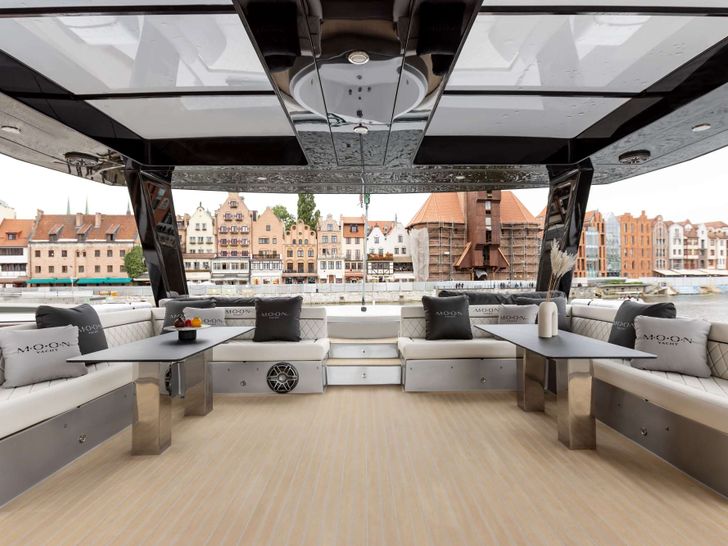 MOON SHADOW Moon Yacht 6TY - flybridge MOON SHADOW Moon Yacht 6TY - flybridge