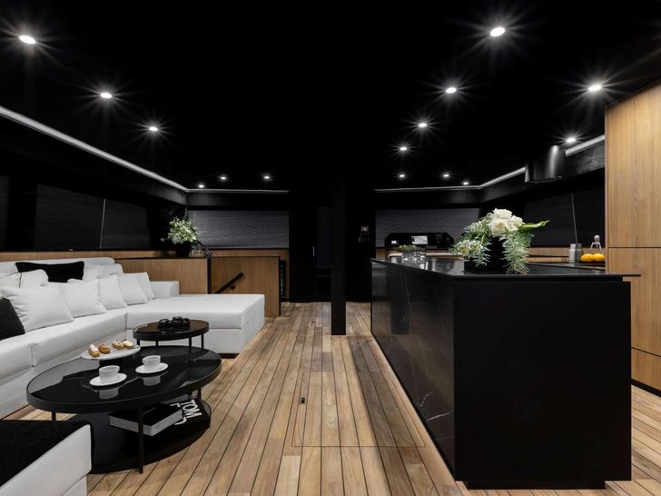 MOON SHADOW Moon Yacht 6TY - saloon MOON SHADOW Moon Yacht 6TY - saloon