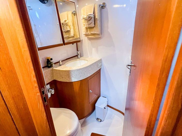 THE ROYAL BLUE - Hylass 70,bathroom 3 THE ROYAL BLUE - Hylass 70,bathroom 3