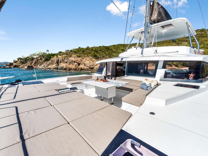 C SISTERS Bali 5.4 - foredeck bronzing area C SISTERS Bali 5.4 - foredeck bronzing area