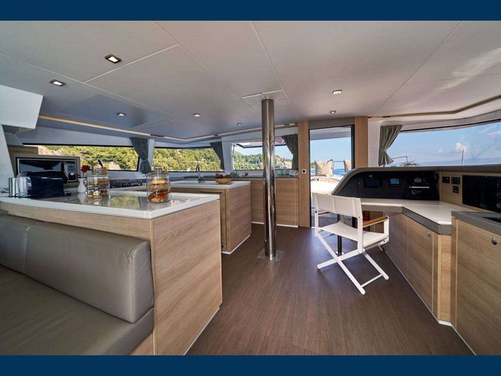 C SISTERS - Bali 5.4,galley and cockpit