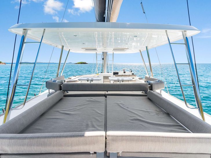 C SISTERS Bali 5.4 - flybridge bronzing area C SISTERS Bali 5.4 - flybridge bronzing area