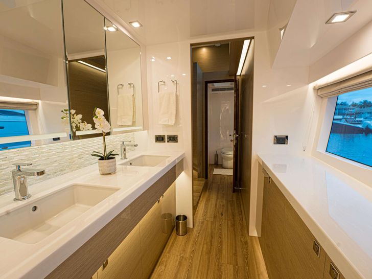 SALUS - Horizon 60,twin cabin bathroom SALUS - Horizon 60,twin cabin bathroom