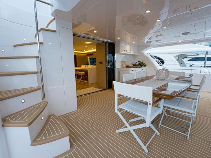 SALUS - Horizon 60,aft alfresco dining area with staircase to the flybridge SALUS - Horizon 60,aft alfresco dining area with staircase to the flybridge