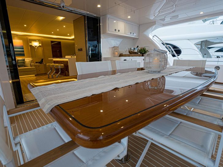 SALUS - Horizon 60,aft alfresco dining table SALUS - Horizon 60,aft alfresco dining table