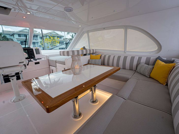 SALUS - Horizon 60,flybridge seating lounge SALUS - Horizon 60,flybridge seating lounge