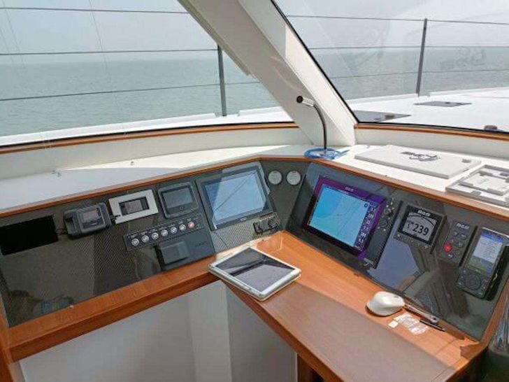 SERENITY - Morrelli Mel 50,cockpit SERENITY - Morrelli Mel 50,cockpit