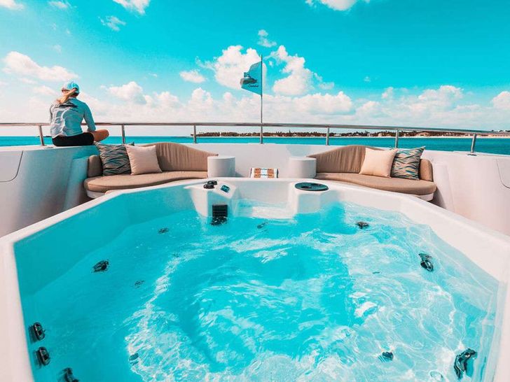 SAMARA - Pachoud 24 m,foredeck jacuzzi SAMARA - Pachoud 24 m,foredeck jacuzzi