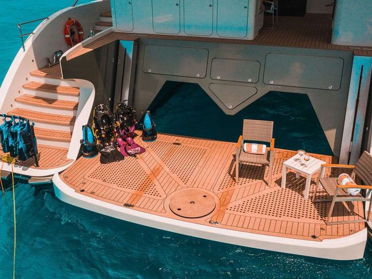 SAMARA - Pachoud 24 m,swimming platform close up SAMARA - Pachoud 24 m,swimming platform close up