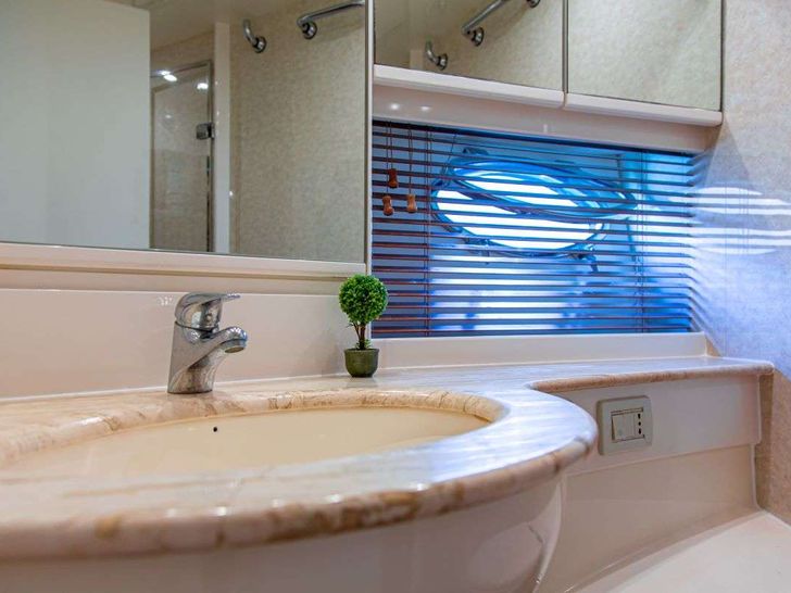 MIRA - Pershing 55 ft,bathroom sink MIRA - Pershing 55 ft,bathroom sink