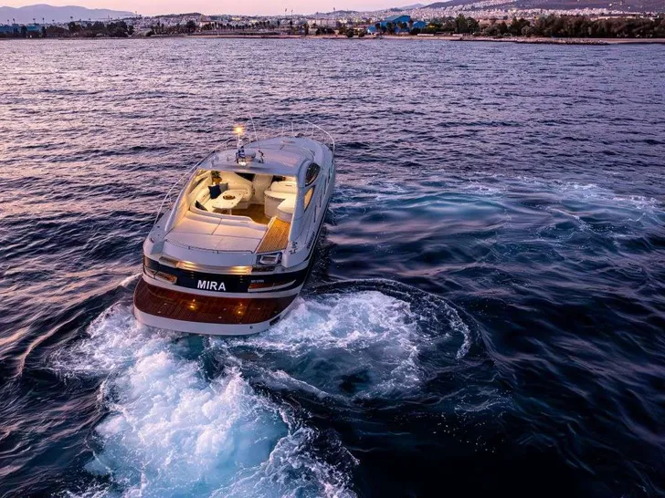 MIRA - Pershing 55 ft,cruising stern view MIRA - Pershing 55 ft,cruising stern view