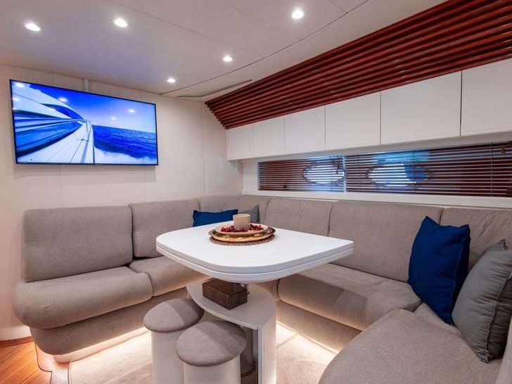 MIRA - Pershing 55 ft,saloon MIRA - Pershing 55 ft,saloon