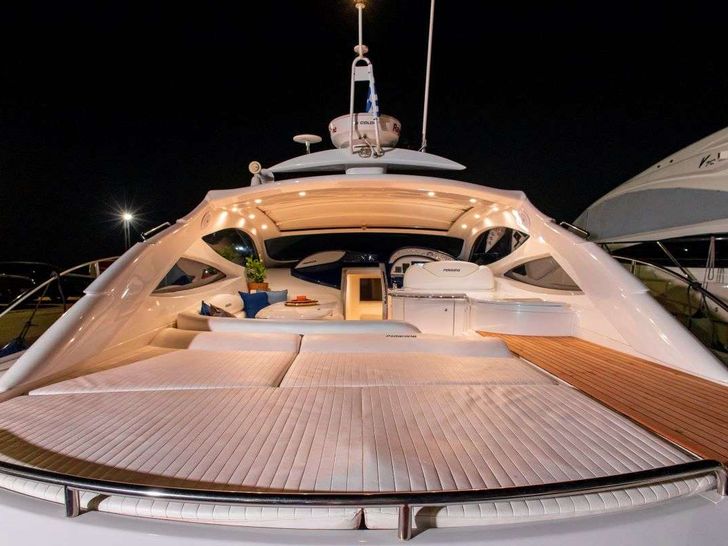 MIRA - Pershing 55 ft,aft bronzing area