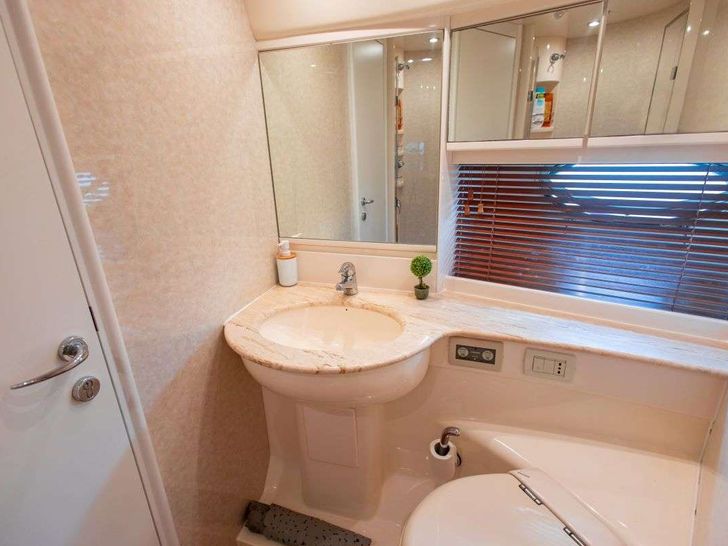 MIRA - Pershing 55 ft,master cabin bathroom MIRA - Pershing 55 ft,master cabin bathroom