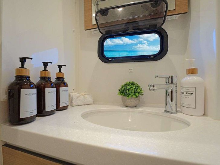 LEGASEA Bali 5.4 - VIP cabin 1 bathroom LEGASEA Bali 5.4 - VIP cabin 1 bathroom