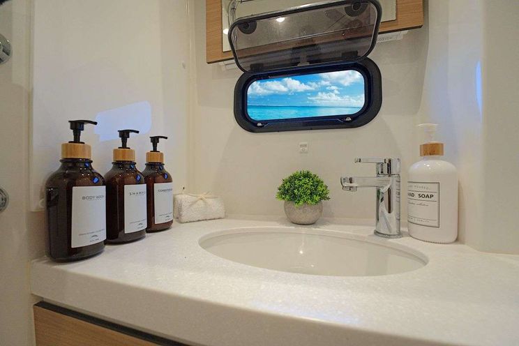 Charter Yacht LEGASEA - Bali 5.4 - 5 Cabins - Tortola - Anegada - Virgin Gorda - BVI - Caribbean